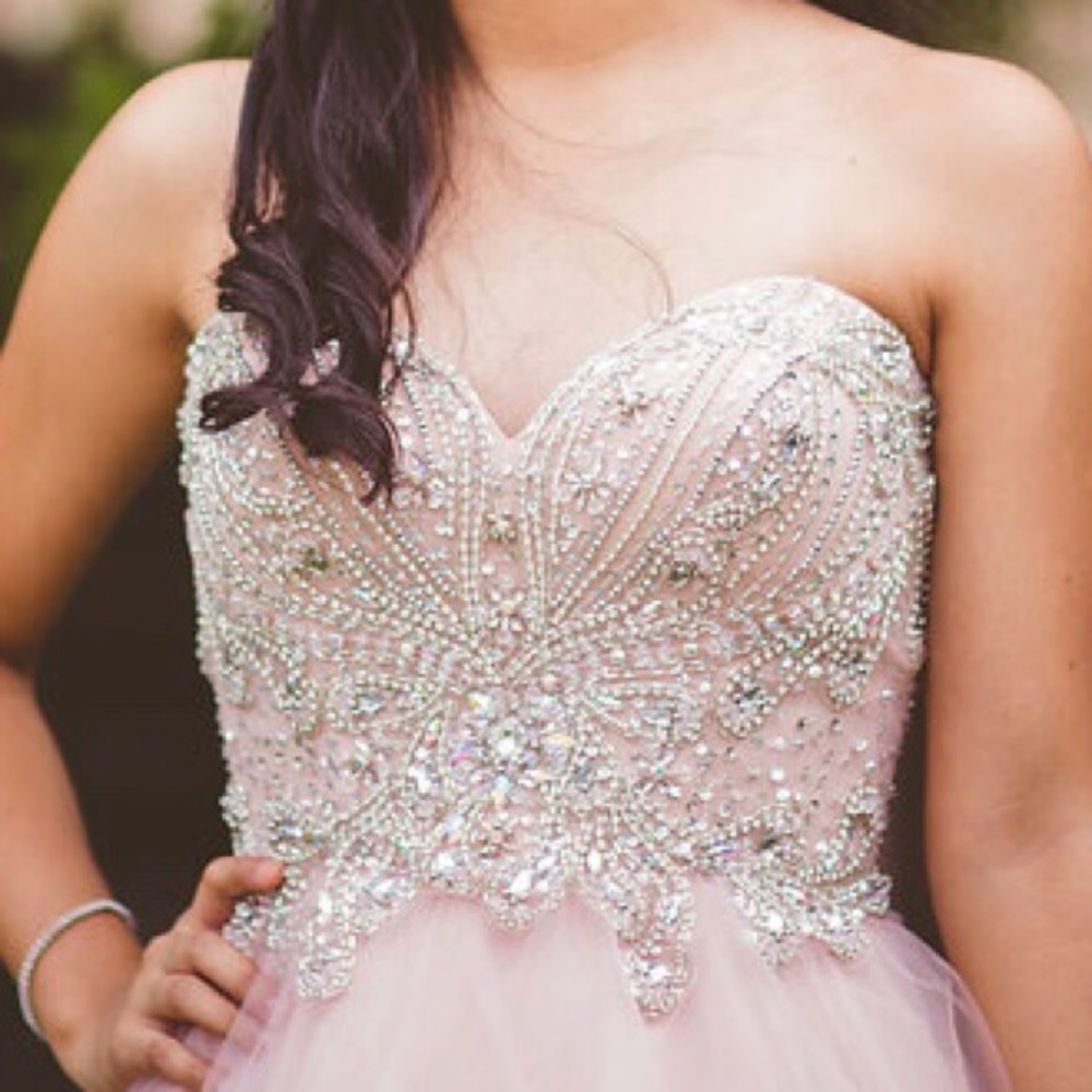 Beautiful XV or Sweet 16 Dress - Picture 3 of 6